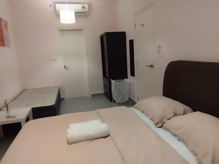 Ka1009- Cyberjaya-netflix-wifi-parking-swimming Pool View, 1003 Apartment